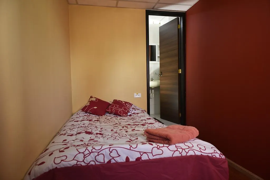 Hostal Noches De كويتو