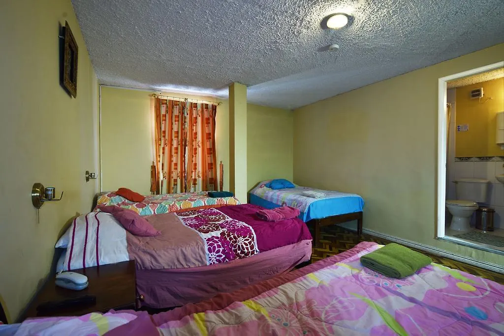 Hostal Noches De קיטו 2*,  אקוודור